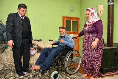 Büyükşehir'den İbrahim Dedeye Tekerlekli Sandalye