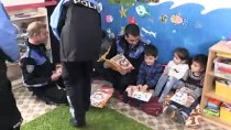 TOPLUM DESTEKLI POLISLIK - Hakkari'de Polis, Öğrencileri Sevindirdi