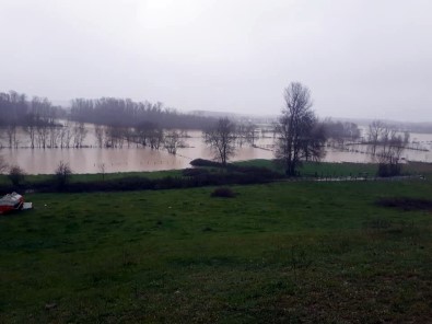 Kaynarca'da Tarım Arazileri Sular Altında Kaldı