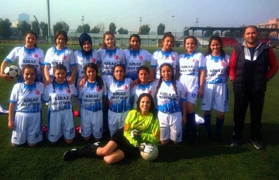 Kiraz'ın Futbolcu Kızları