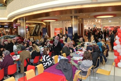 Malatya Parkta ''Elden Ele'' Örgü Örme Etkinliği