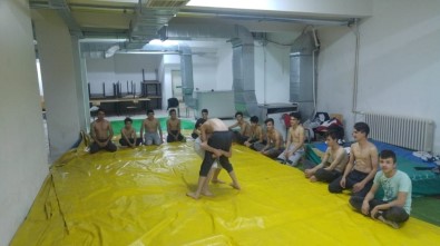 Pazarlar Halk Eğitimi Merkezi 'Güreş' Kursu Açtı