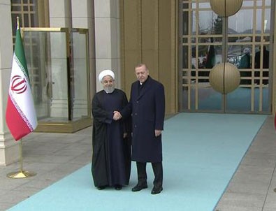 Cumhurbaşkanı Erdoğan, İran Cumhurbaşkanı Ruhani'yi resmi törenle karşıladı
