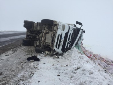 Sarıkamış'ta 2 Ayrı Trafik Kazası Açıklaması 4 Yaralı