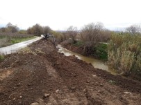 ÜÇPıNAR - Şehzadeler Ve Yunusemre'de Dere Temizlik Mesaisi