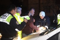 ALKOL MUAYENESİ - Alkollü Ve Ehliyetsiz Sürücü Polisten Kaçamadı