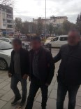 İNSAN TACİRİ - Kuşadası'nda 13 Kaçak Göçmen Yakalandı, 2 İnsan Taciri Tutuklandı