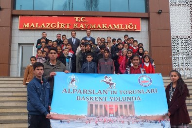 Malazgirtli 80 Öğrenci Ankara'ya Uğurlandı