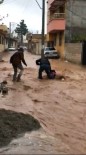 VİRANŞEHİR - Sele Kapılan Kız Öğrencinin Kurtarılma Anı Kamerada