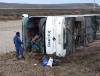 YOLCU OTOBÜSÜ - Yozgat'ta yolcu otobüsü devrildi: 1 ölü, 20 yaralı
