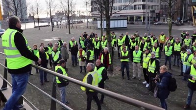 Hollanda'da Sarı Yelekliler Hükümeti Protesto Etti