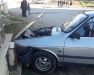 İki Otomobil Çarpıştı  Açıklaması 2 Yaralı