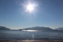 GÜNEŞLİ HAVA - Marmarisliler Hafta Sonuna Güneşli Havayla Başladı