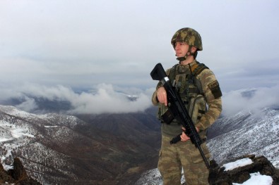 (Özel) Mehmetçik Kar Kış Demeden Görev Başında