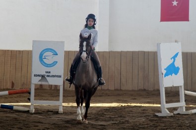 Van Binicilikte 25 Lisanslı Sporcuya Kavuştu