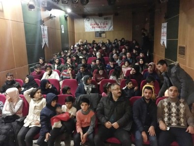 Bayburt'ta Misafir Öğrenciler Sinemada Buluştu