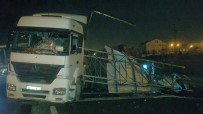ALİHAN - Damperi Açılan Tır Otomobilin Üzerine Devrildi Açıklaması 6 Yaralı