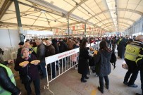 HAMSİ ŞÖLENİ - Hamsi Şöleninde 5 Ton Hamsi Dağıtıldı, İzmirliler Hamsiye Doydu