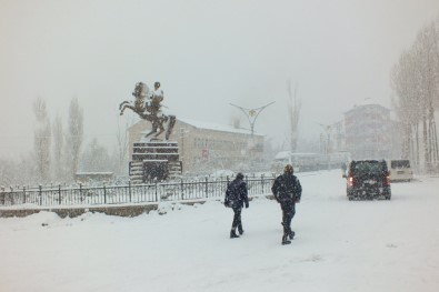 Malazgirt'te Kar Yağışı