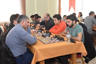 Tarsus'ta Satranç Ve Briç Turnuvaları