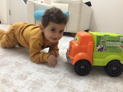 2 Yaşındaki Ali Aras'ın Çöp Kamyonu Hayali Gerçek Oldu
