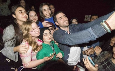 Adana'da 'Yanımda Kal' Filminin Oyunculu Özel Gösterimi