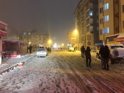 Afyonkarahisar'da Yoğun Kar Yağışı Sevinçle Karşılandı
