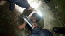 Bursa'da Kanalizasyon Çukuruna Düşen Köpeği Bekçi Kurtardı