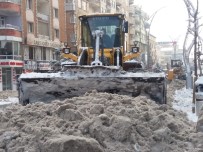 KALDIRIMLAR - Hakkari Belediyesinden Karla Mücadele Çalışması