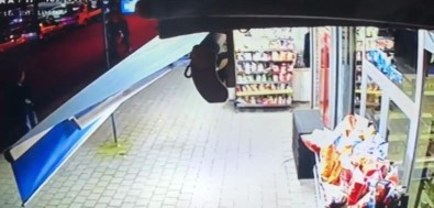 Hendek'te Yaşanan Silahlı Kavganın Güvenlik Kamera Görüntüleri Ortaya Çıktı