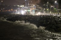 İstanbul'da Fırtına Etkisini Sürdüyor