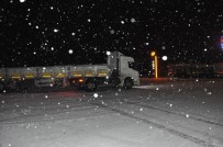 BAŞAĞAÇ - Kar Ve Tipi Antalya-Afyonkarahisar Karayolunda Trafiği Durma Noktasına Getirdi