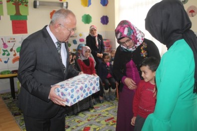 Kaymakam Alkan'dan Proje Koordinatörüne Ödül