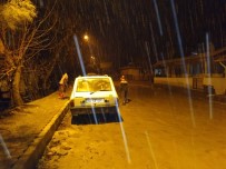 KARAYOLLARı GENEL MÜDÜRLÜĞÜ - Selendi'de 2 Yıl Aradan Sonra Kar Mutluluğu