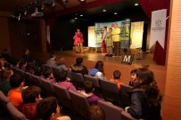 TİYATRO OYUNU - Toplu Taşıma Ahlakı Tiyatroya Yansıdı