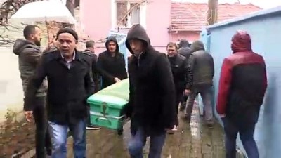 Uşak'ta Evde Ölü Bulunan 3 Kardeşin Cenazeleri Toprağa Verildi