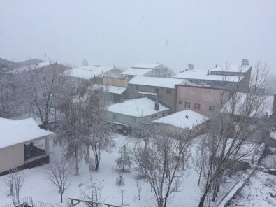 Bingöl'de Kar 58 Köy Yolunu Ulaşıma Kapattı