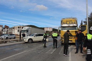 Bucak'ta Zincirleme Kaza Açıklaması 2 Yaralı
