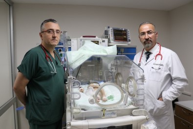 Kalbi Göbeğinde Olan Bebek Herkesi Şaşırttı