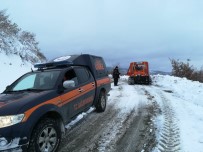 ACıPıNAR - Kar Yolları Kapadı, Hasta Paletli Araçla Kurtarıldı