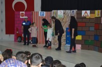 ABDULLAH YıLMAZ - Kartepe'de 'Trafik Işıkları Konuşuyor' Tiyatrosu Sergilendi