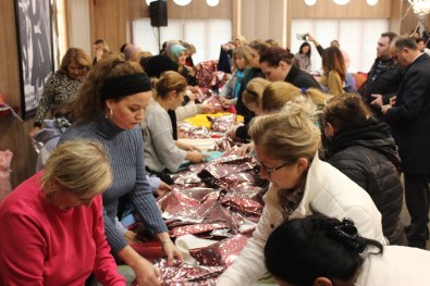 Kimsesiz Çocuklar İçin 6 Bin Atkı Ve Bere Ördüler