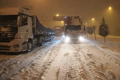Konya'da Okullar Kar Yağışından Tatil Oldu, Yollar Ulaşıma Kapandı