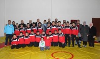 NURULLAH KAYA - Şuhut Kaymakamlığından Güreş Ve Tekvando Kursiyerlerine Malzeme Yardımı