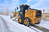 KAR TEMİZLEME - Tuşba Belediyesinden Karla Mücadele Çalışması
