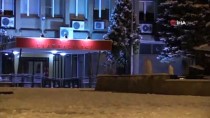 UŞAK VALİLİĞİ - Uşak'ta İzmir-Ankara Karayolu Kar Yağışı Nedeni İle Yer Yer Trafiğe Kapandı