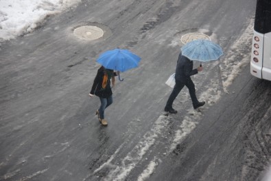 Bingöl'de Kar Yağışı Sevindirdi