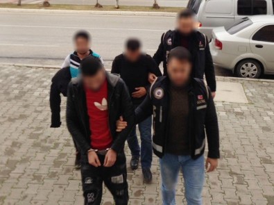 Çeşme'de Yakalanan Üç İnsan Kaçakçısı Tutuklandı