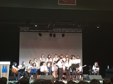 Fen Lisesi Öğrencileri Görme Engelli Öğrencilerle Konser Verdi