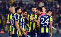 YILDIZ FUTBOLCU - Fenerbahçe Beklentilerin Altında Bir İlk Yarı Geçirdi